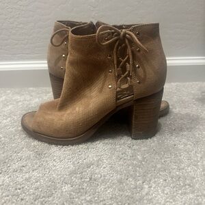 Nine West Tan Ankle Booties with Chunky Heel